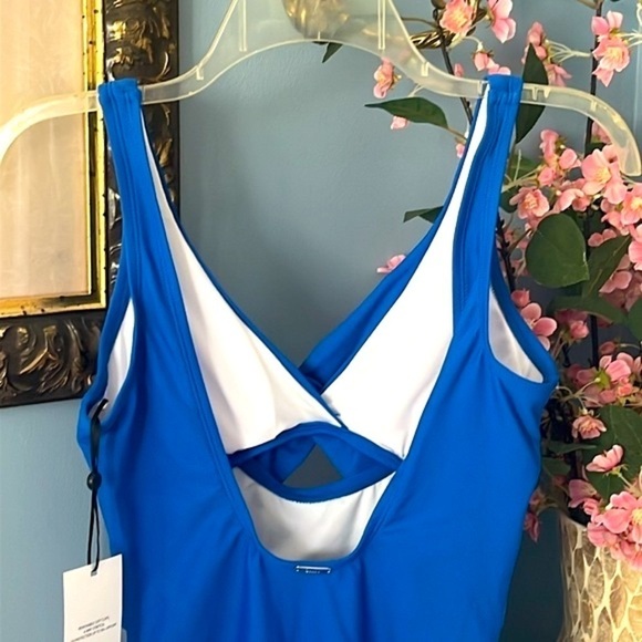 Brand New DKNY Blue Peek A Boo Twist One Piece Swimsuit 50+ UPF 4-Way Stretch - Picture 7 of 16